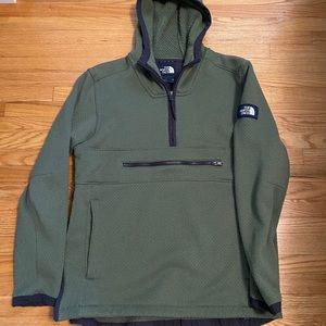 Mens The North Face hoody size medium.